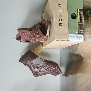 ROPER Mika Closed Back Open Toe Embossed Brown Leather Heels Womens 9.5